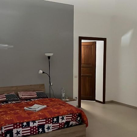 Grande Stanza Matrimoniale In Palazzo Signorile Διαμέρισμα Mirandola Εξωτερικό φωτογραφία